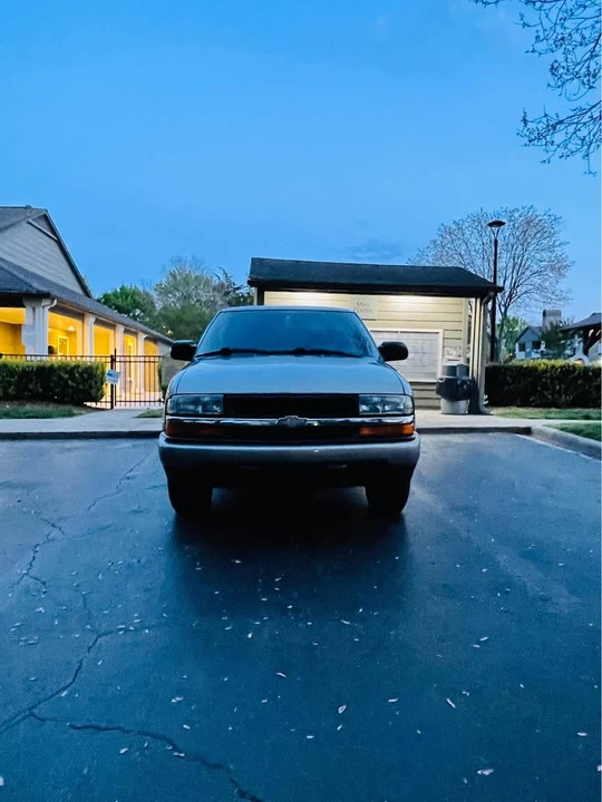 2003 Chevrolet S-10 - Image 2 of 15