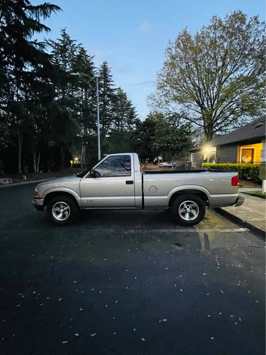2003 Chevrolet S-10 - Image 8 of 15