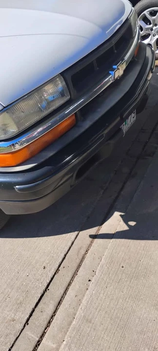 2003 Chevrolet S-10 - Image 2 of 6