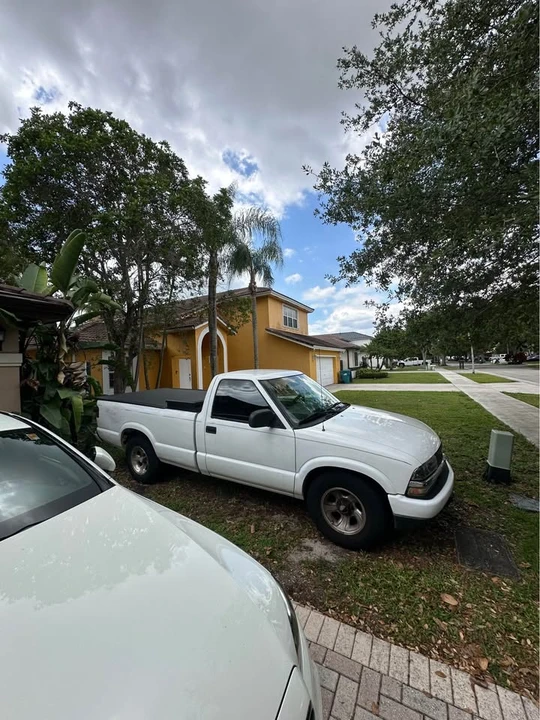 2003 Chevrolet S-10 - Image 2 of 11