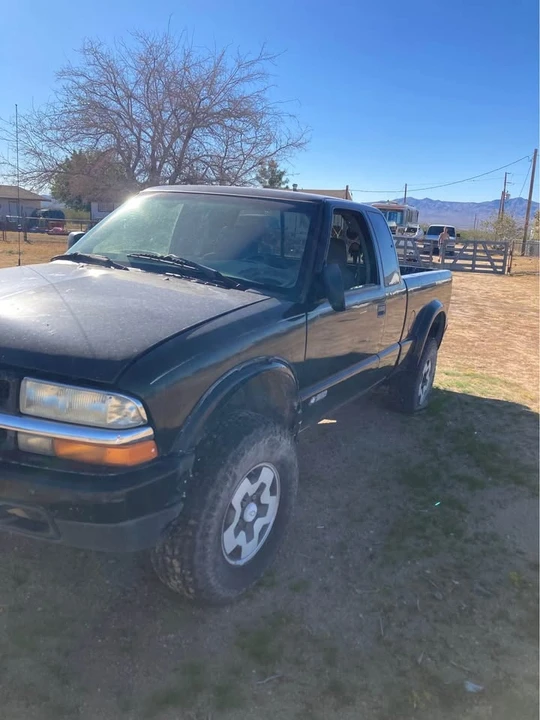 2003 Chevrolet S-10 - Image 2 of 9