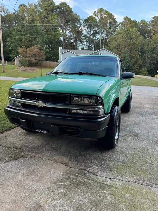 2003 Chevrolet S-10 - Image 2 of 9