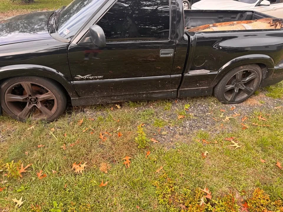 2003 Chevrolet S-10 - Image 2 of 6