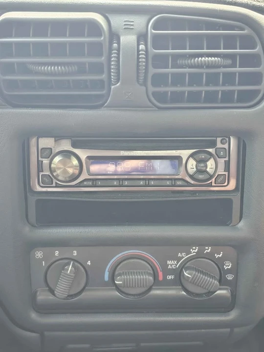 2003 Chevrolet S-10 - Image 10 of 11