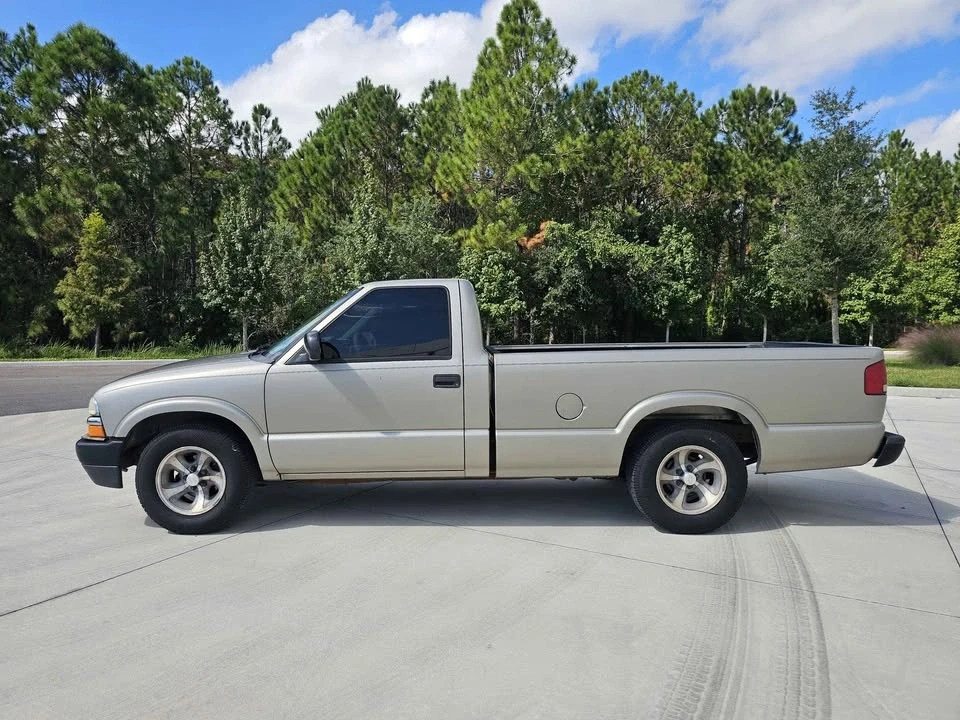 2003 Chevrolet S-10 - Image 2 of 11