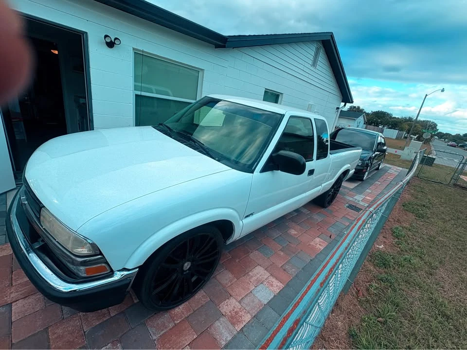 2003 Chevrolet S-10 - Image 2 of 12