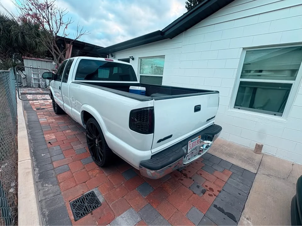 2003 Chevrolet S-10 - Image 3 of 12