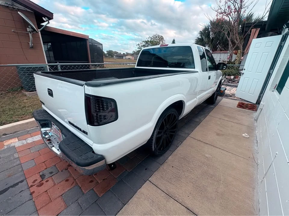 2003 Chevrolet S-10 - Image 4 of 12