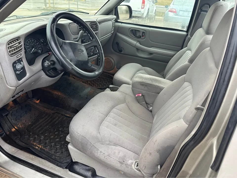 2003 Chevrolet S-10 - Image 8 of 14