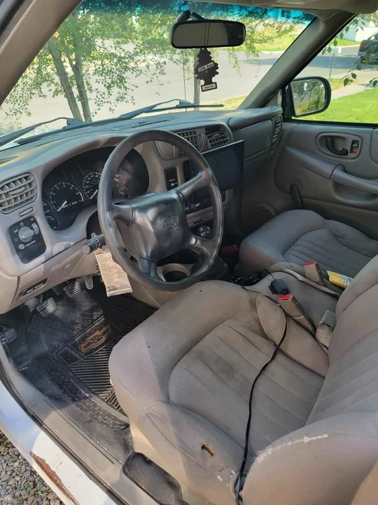 2003 Chevrolet S-10 - Image 4 of 8