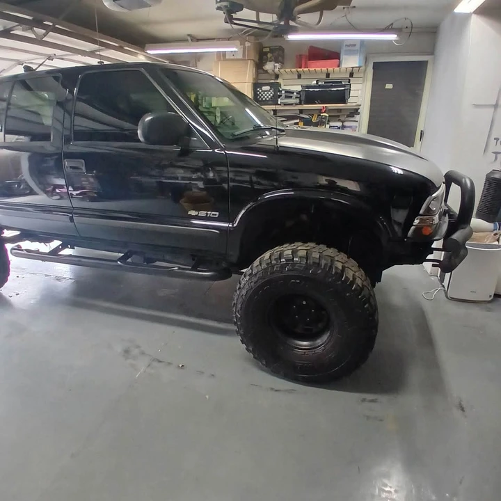 2003 Chevrolet S-10 - Image 2 of 5