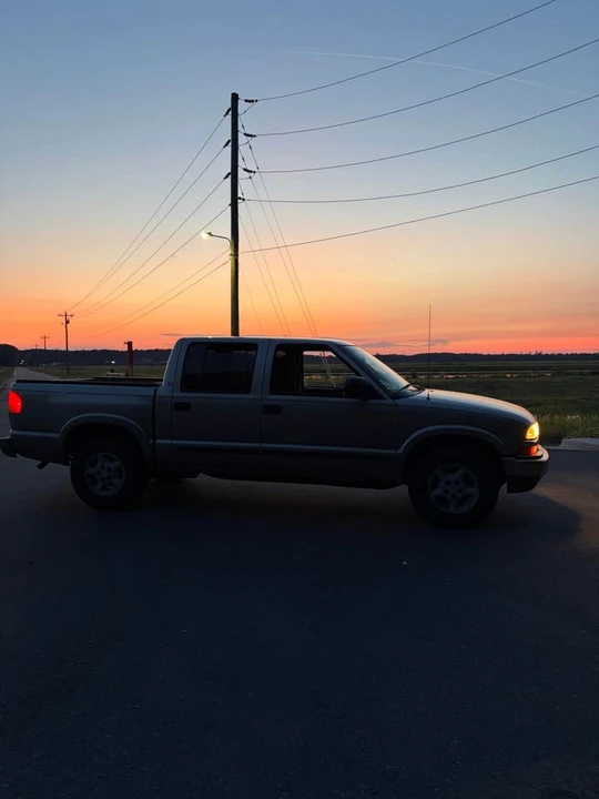 2003 Chevrolet S-10 - Image 2 of 4