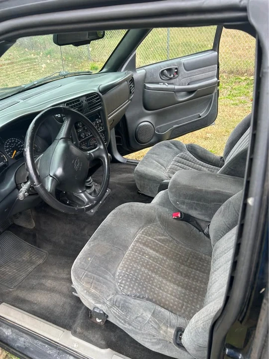 2003 Chevrolet S-10 - Image 3 of 3