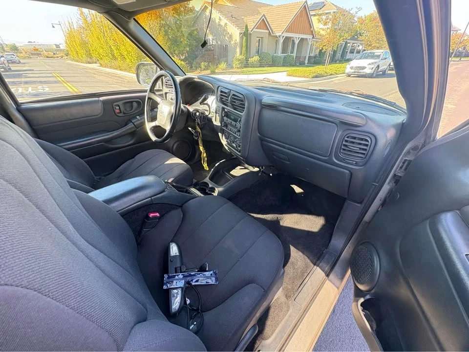 2003 Chevrolet S-10 - Image 8 of 9