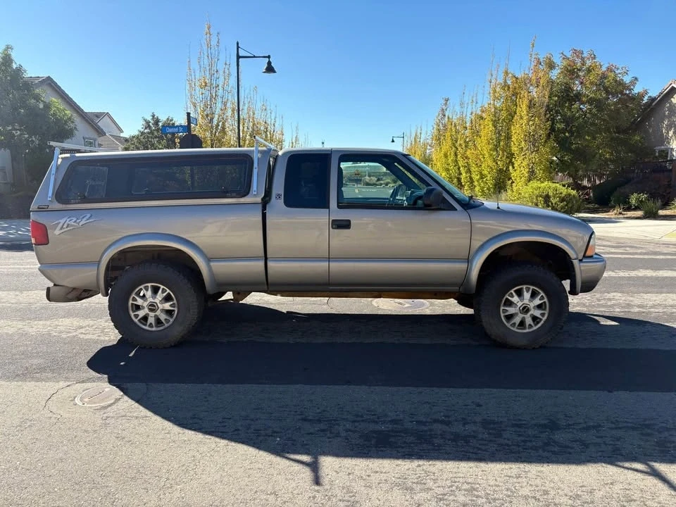 2003 Chevrolet S-10 - Image 3 of 9