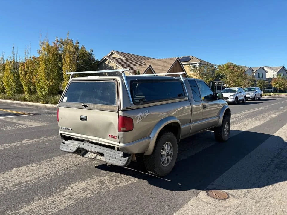 2003 Chevrolet S-10 - Image 2 of 9