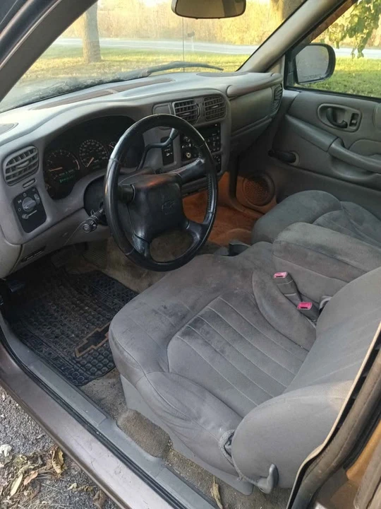 2003 Chevrolet S-10 - Image 4 of 9