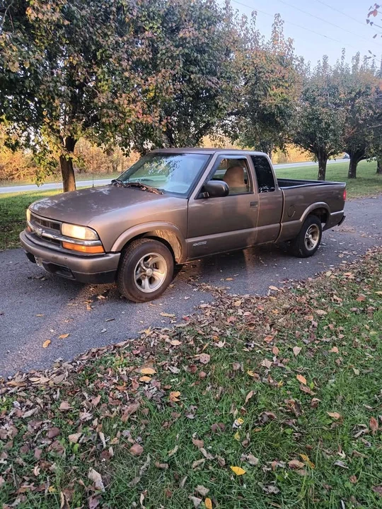 2003 Chevrolet S-10 - Image 2 of 9