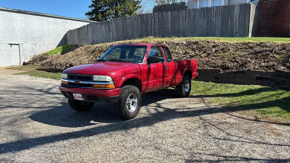 2003 Chevrolet S-10 - Image 10 of 16
