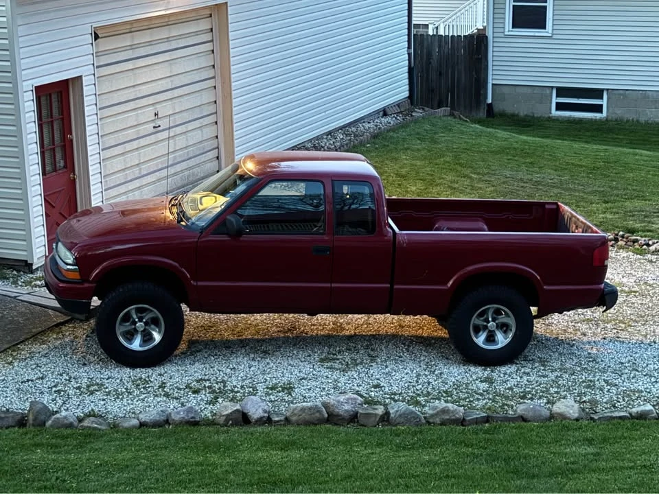 2003 Chevrolet S-10 - Image 9 of 16