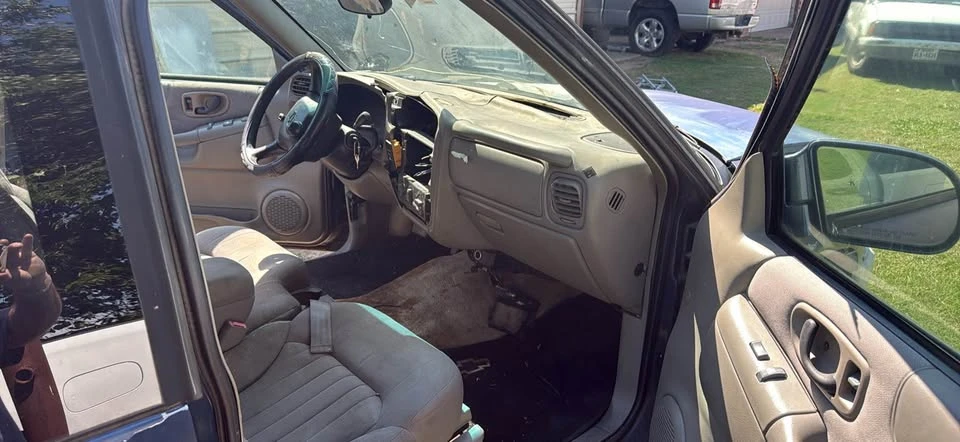 2003 Chevrolet S-10 - Image 4 of 8