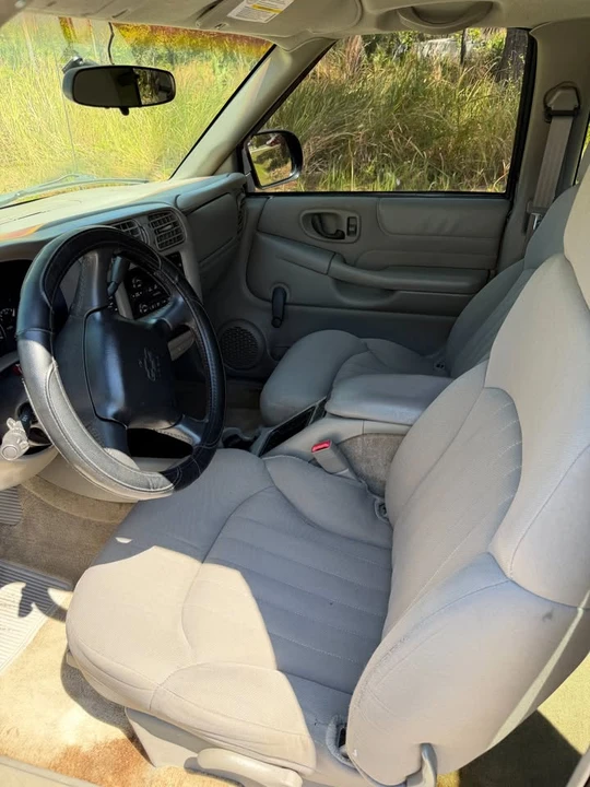 2003 Chevrolet S-10 - Image 10 of 14