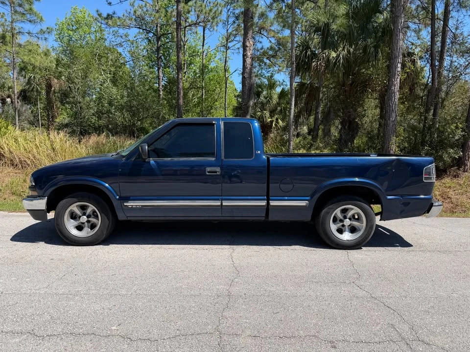 2003 Chevrolet S-10 - Image 2 of 14