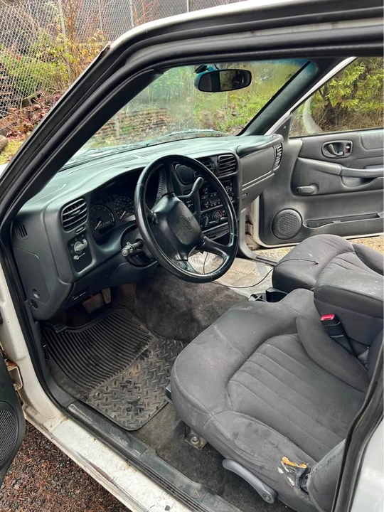 2003 Chevrolet S-10 - Image 4 of 6