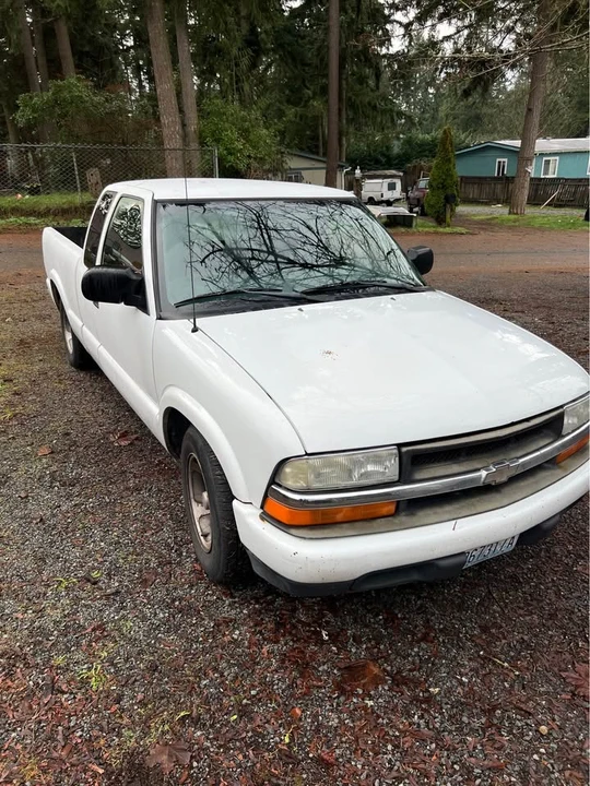 2003 Chevrolet S-10 - Image 2 of 6