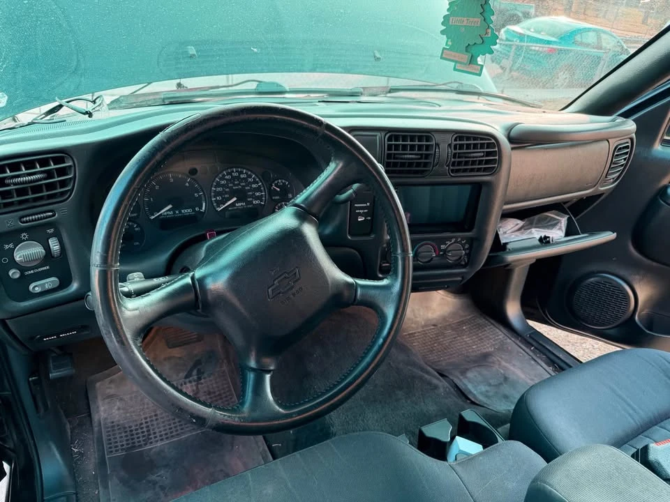 2003 Chevrolet S-10 - Image 6 of 9