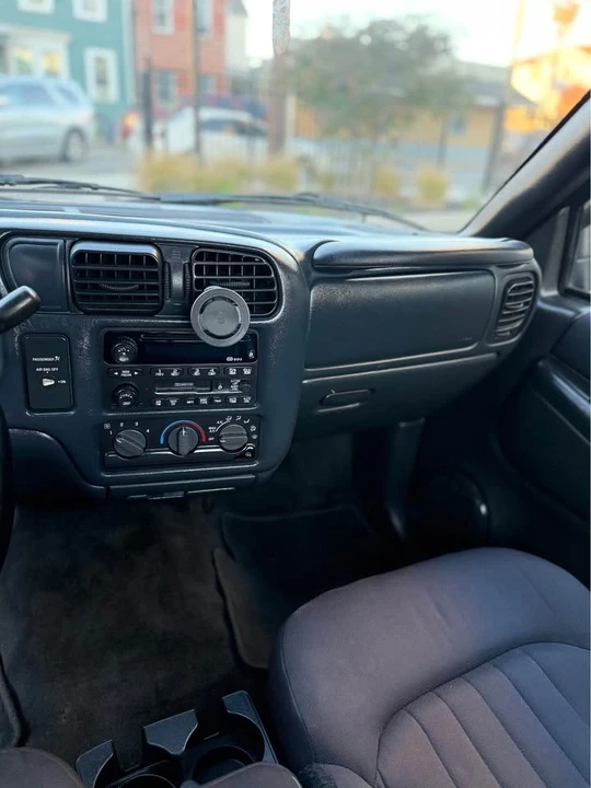 2003 Chevrolet S-10 - Image 9 of 18
