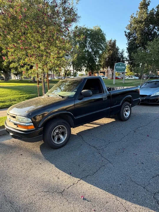 2003 Chevrolet S-10 - Image 2 of 9