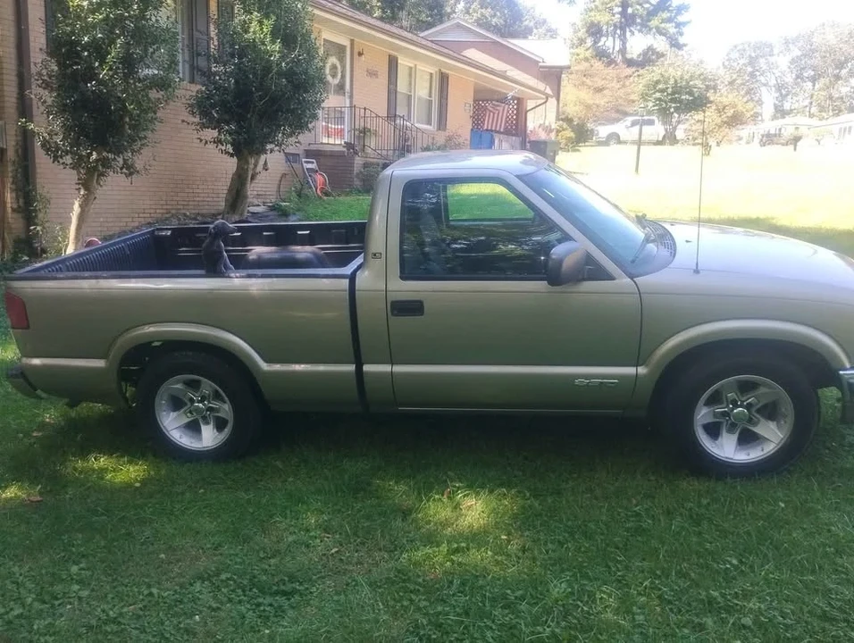 2003 Chevrolet S-10 - Image 4 of 9