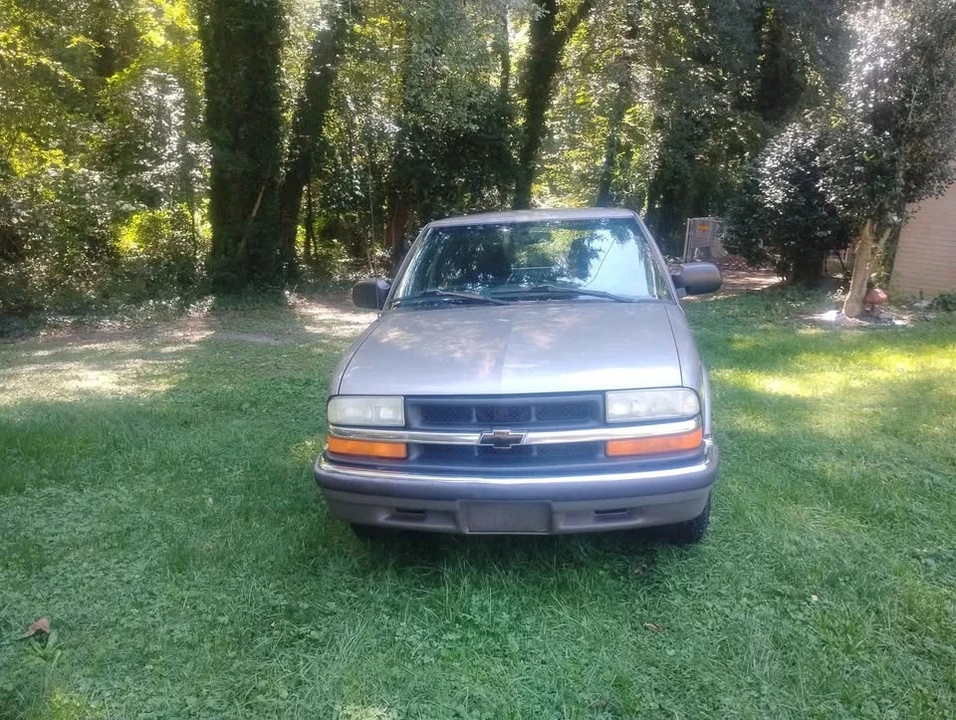 2003 Chevrolet S-10 - Image 3 of 9