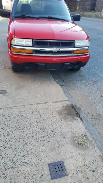 2003 Chevrolet S-10 - Image 2 of 7