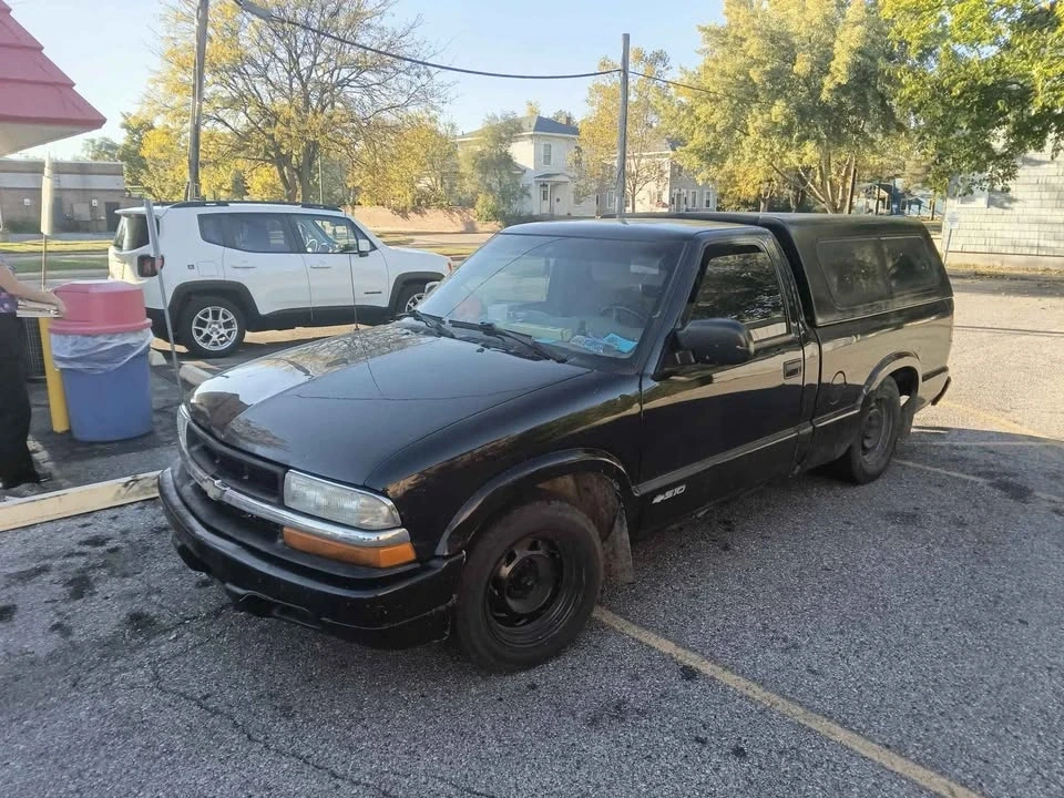 2003 Chevrolet S-10 - Image 2 of 5