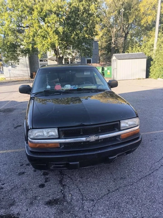 2003 Chevrolet S-10 - Image 3 of 5