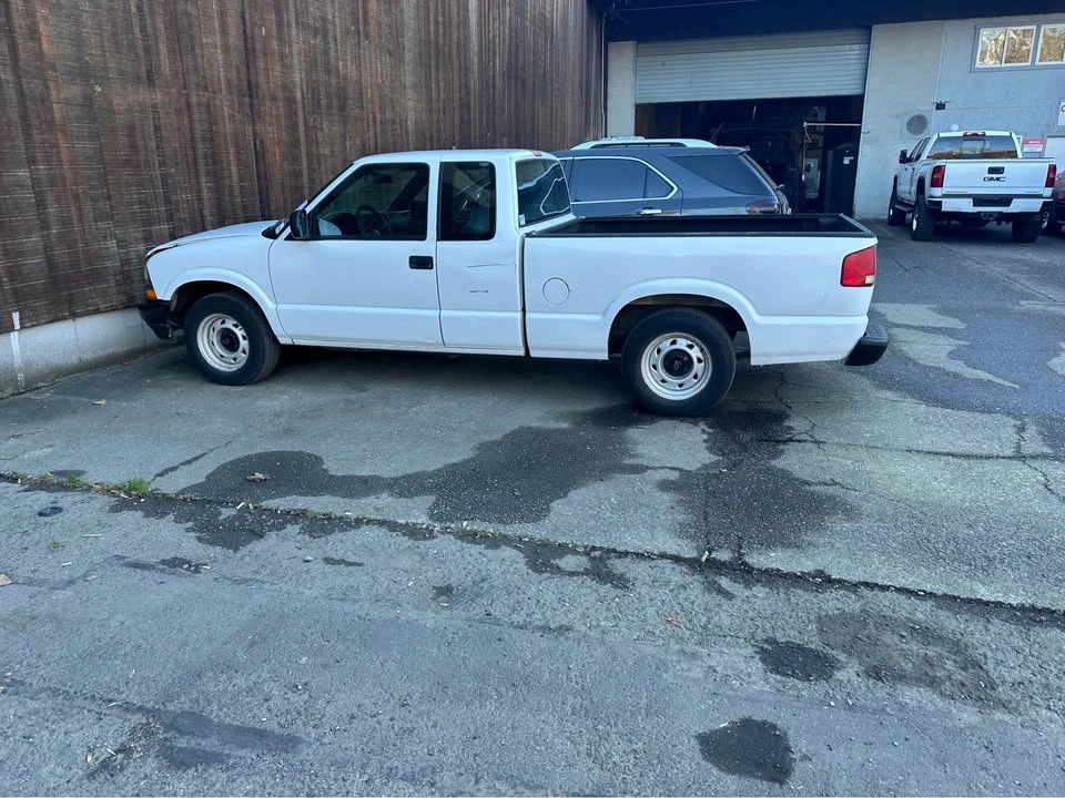 2003 Chevrolet S-10 - Image 2 of 2