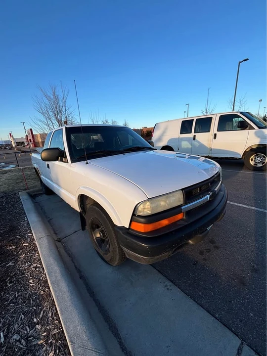 2003 Chevrolet S-10 - Image 2 of 6