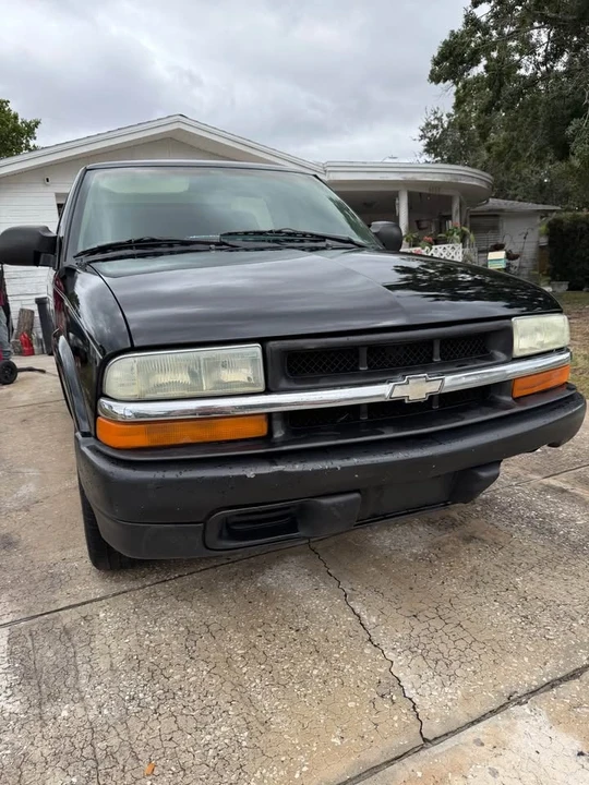 2003 Chevrolet S-10 - Image 2 of 8