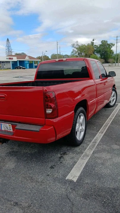 2003 Chevrolet SSR - Image 2 of 2