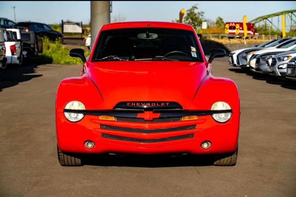 2003 Chevrolet SSR - Image 2 of 10