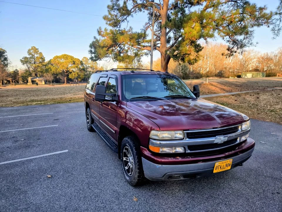 2003 Chevrolet Suburban 9th Gen - Image 2 of 4