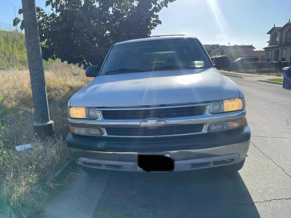 2003 Chevrolet Suburban 9th Gen - Image 4 of 11