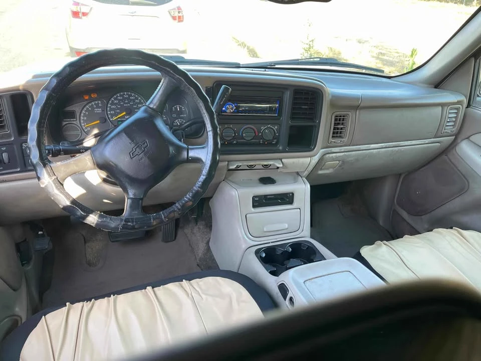 2003 Chevrolet Suburban 9th Gen - Image 7 of 11