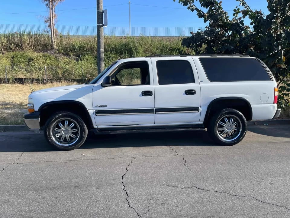 2003 Chevrolet Suburban 9th Gen - Image 3 of 11