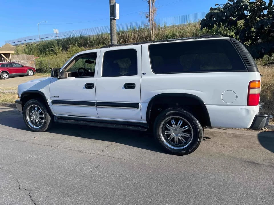 2003 Chevrolet Suburban 9th Gen - Image 11 of 11