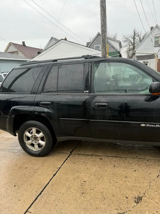 2003 Chevrolet Trailblazer - Image 2 of 3