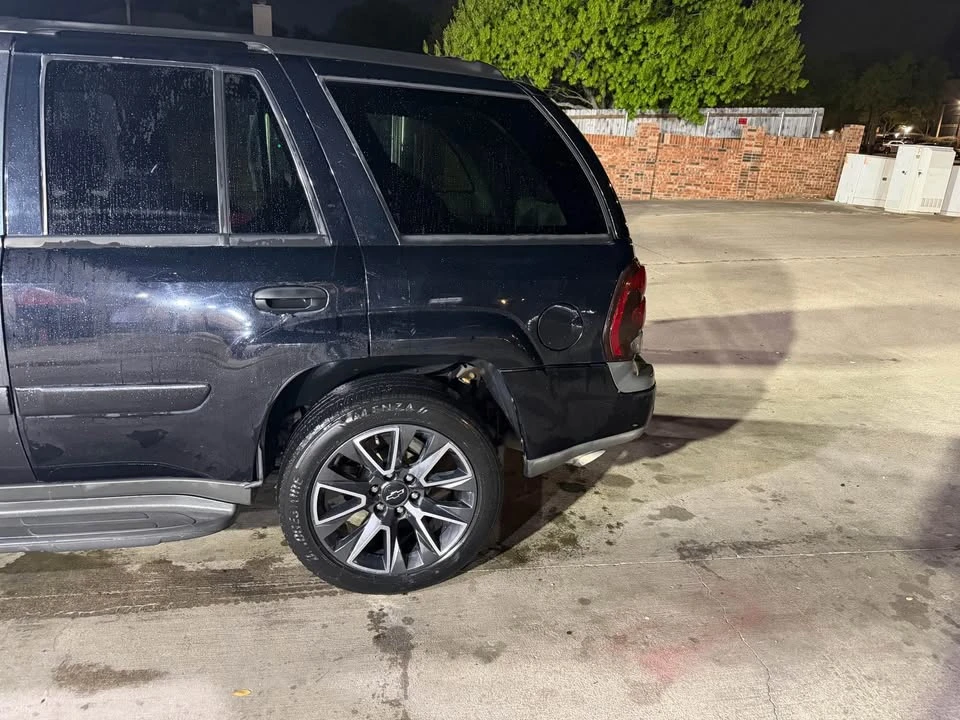 2003 Chevrolet Trailblazer - Image 2 of 10