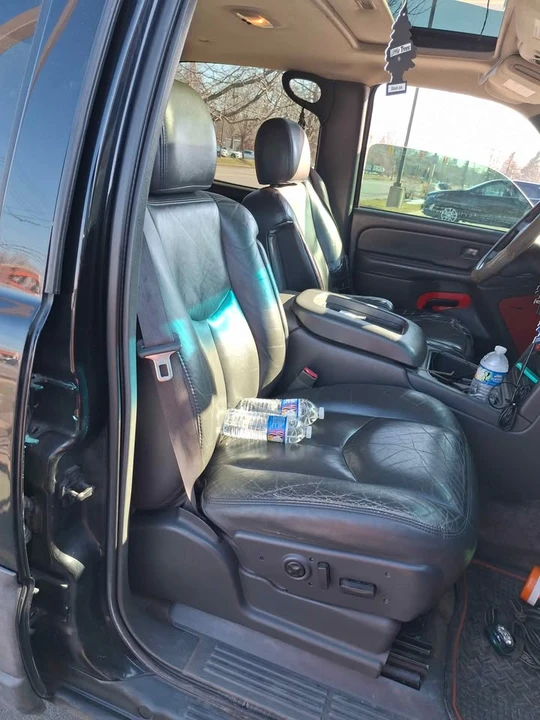 2003 Chevrolet Avalanche - Image 5 of 5